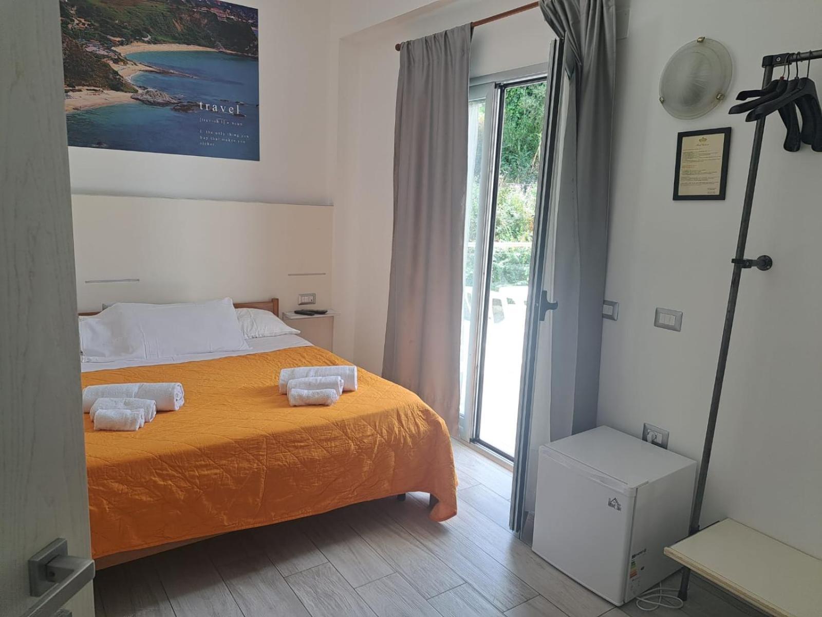 B&B Decarlo Property Tropea Buitenkant foto